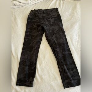 Align 21” Crop Camo